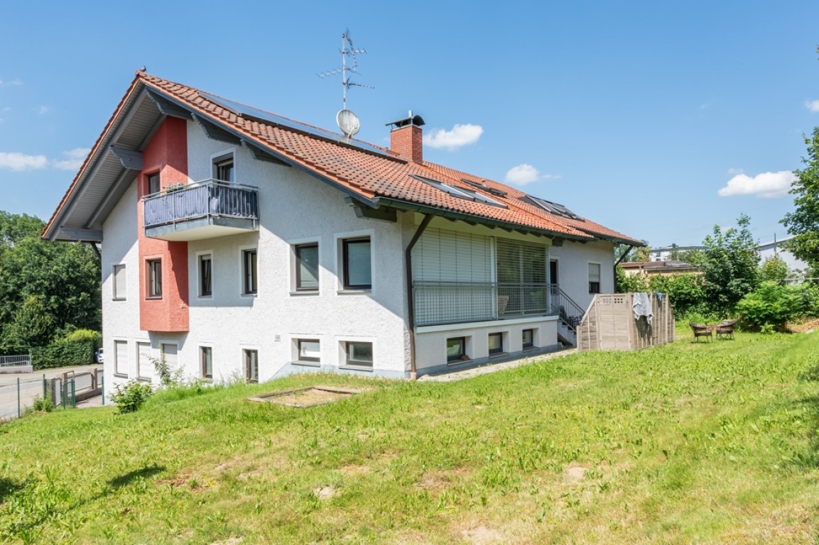 Passau - Passau-Haidenhof: Wohn-/Geschäftshaus, 260 m² Gewerbefläche – 240 m² Wfl. (2 Wohnungen)