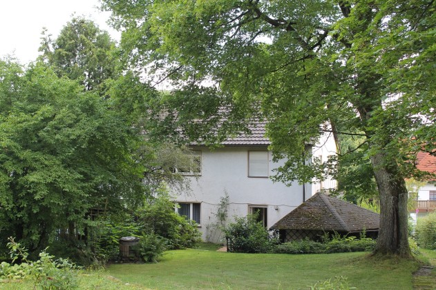 Grundstück mit Doppelhaushälfte - 1.505 m² Grund zur Errichtung eines Mehrfamilienhaus mit einer Doppelhaushälfte