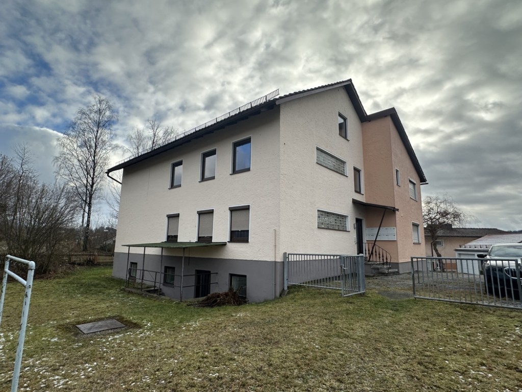 Zwiesel - Großzügiges 2-Familienhaus mit zwei Appartements bis 6 Wohnungen möglich in Zwiesel