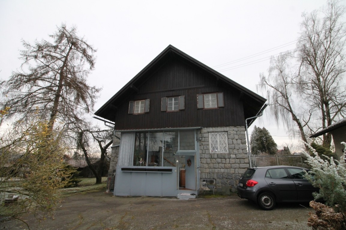 Passau - Passau-Neustift-Zentrum: 3.435 m² Grundstück bebaut mit Wohnhaus, Bj. 1946