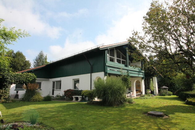 Villa - Neuhaus am Inn: Großzügige Villa Bj. 1977