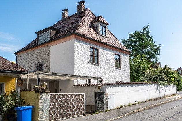 Einfamilienhaus - Seltene Gelegenheit! Bestlage Passau-St. Anton: Wohnhaus mit schön eingewachsenem Gartengrundstück