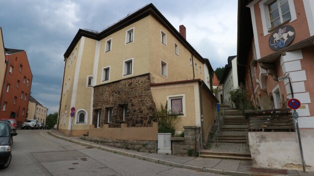 2-Zimmer-Wohnung - Vermietete Altbauwohnung in traumhafter Lage mit Blick aufs Oberhaus PA-Ilzstadt: 2 Zimmer-Wohnung