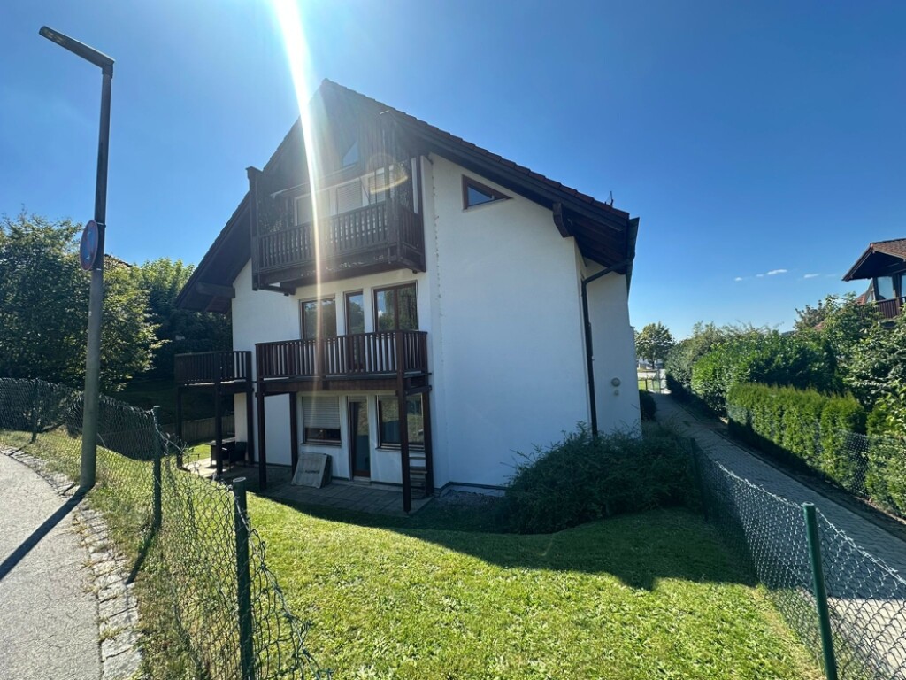Untergriesbach - 3-Zimmer-Eigentumswohnung mit 2 Balkonen, Wannenbad und EBK in Untergriesbach