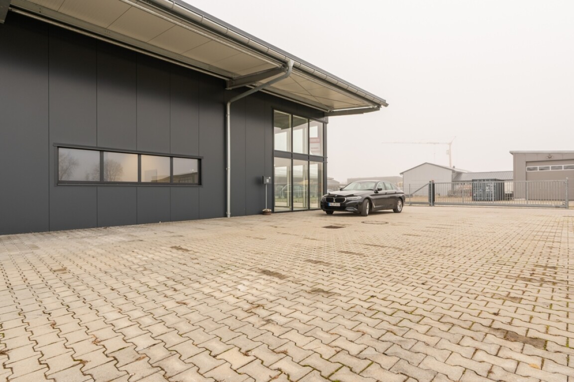 Pocking - Moderne Gewerbehalle mit Büro und optimaler Verkehrsanbindung in Pocking-Industriegebiet