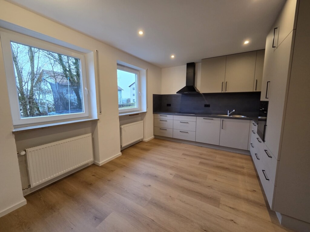 Provisionsfrei! Kernsanierte 2-Zimmer-Wohnung mit großzügiger Terrasse