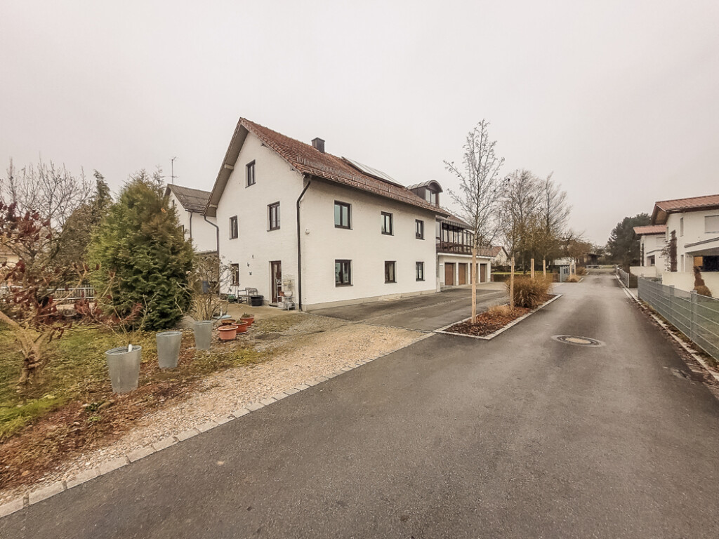 Langenisarhofen - Großzügiges 3-Parteienhaus Nähe Osterhofen/Langenisarhofen