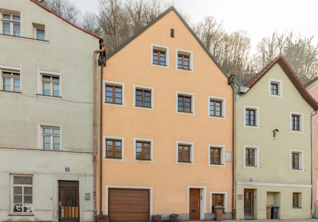 Passau - Passau-Ilzstadt/Freyunger Straße: Historisches Wohnhaus mit Kleingarage