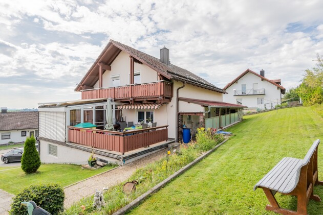 Einfamilienhaus - Büchlberg: Haus mit 2 Wohnungen