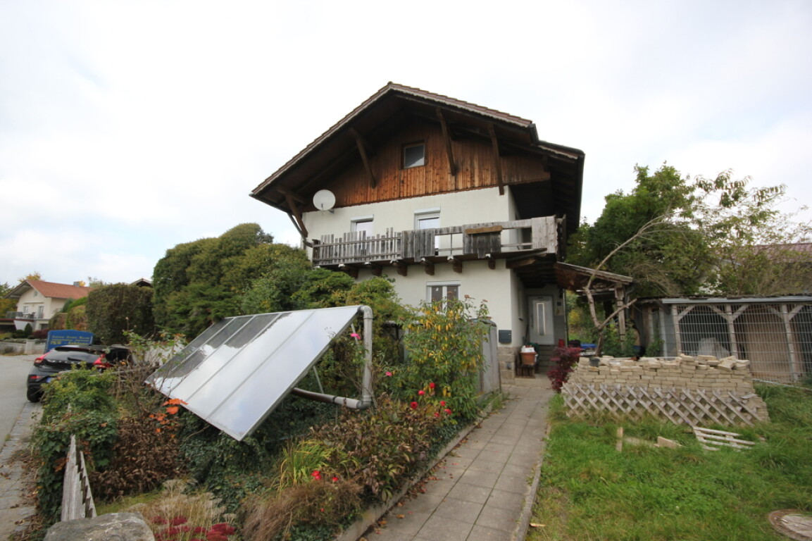 Hutthurm - Renovierungsdürftiges Ein-/Zweifamilienhaus Nähe Hutthurm