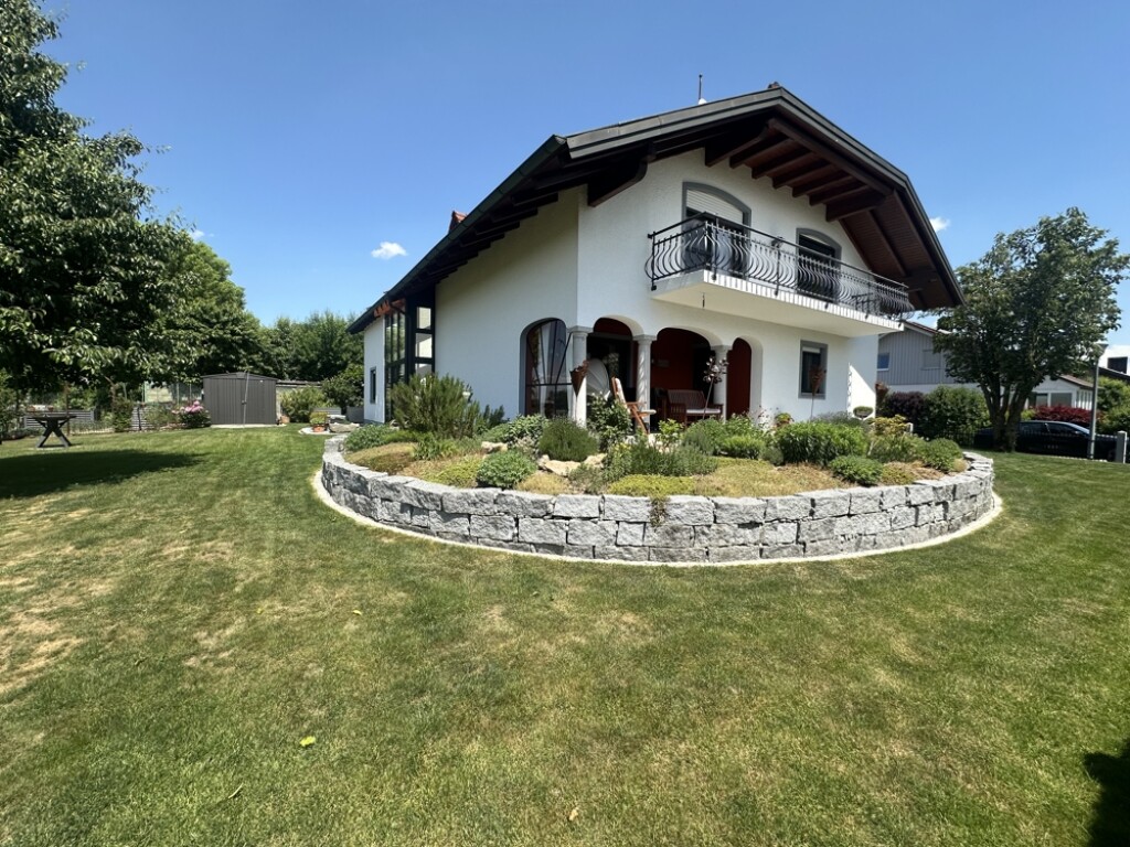 Pocking - Großzügiges, gehobenes Einfamilienhaus mit schönem Garten und guter Anbindung zum Bäderdreieck/Nähe Pocking