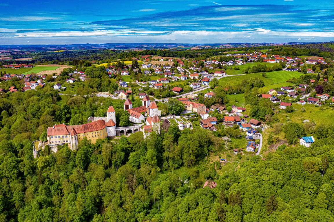 Gemeinde Neuburg am Inn: Neubau-EFH, Erstbezug Juli 2027