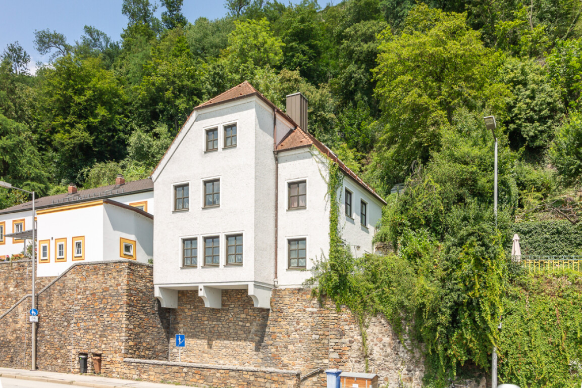 Passau - Passau-Angerstraße: Einfamilienhaus, Baujahr 1978, 180° Blick auf die Altstadt
