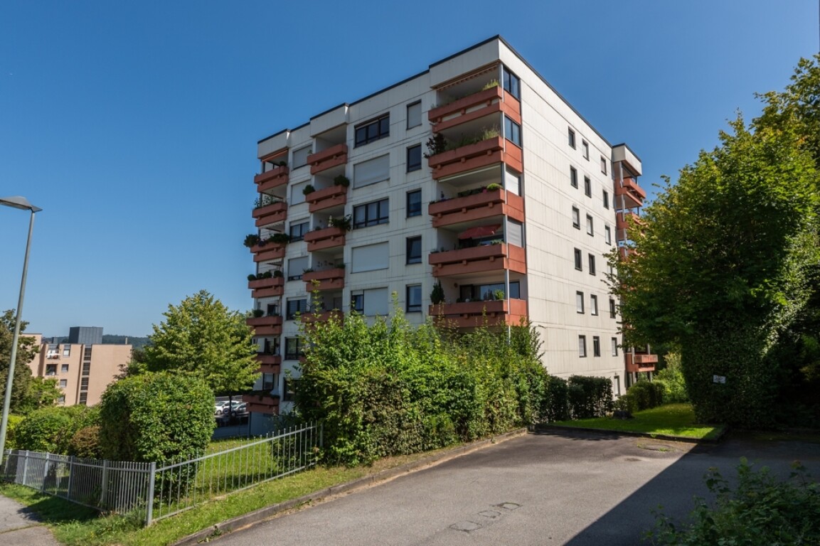 Passau – Innstadt – Göttweiger Straße 2-Zimmer-Wohnung mit offenen Wohn-Kochbereich, Wannenbad und Balkon