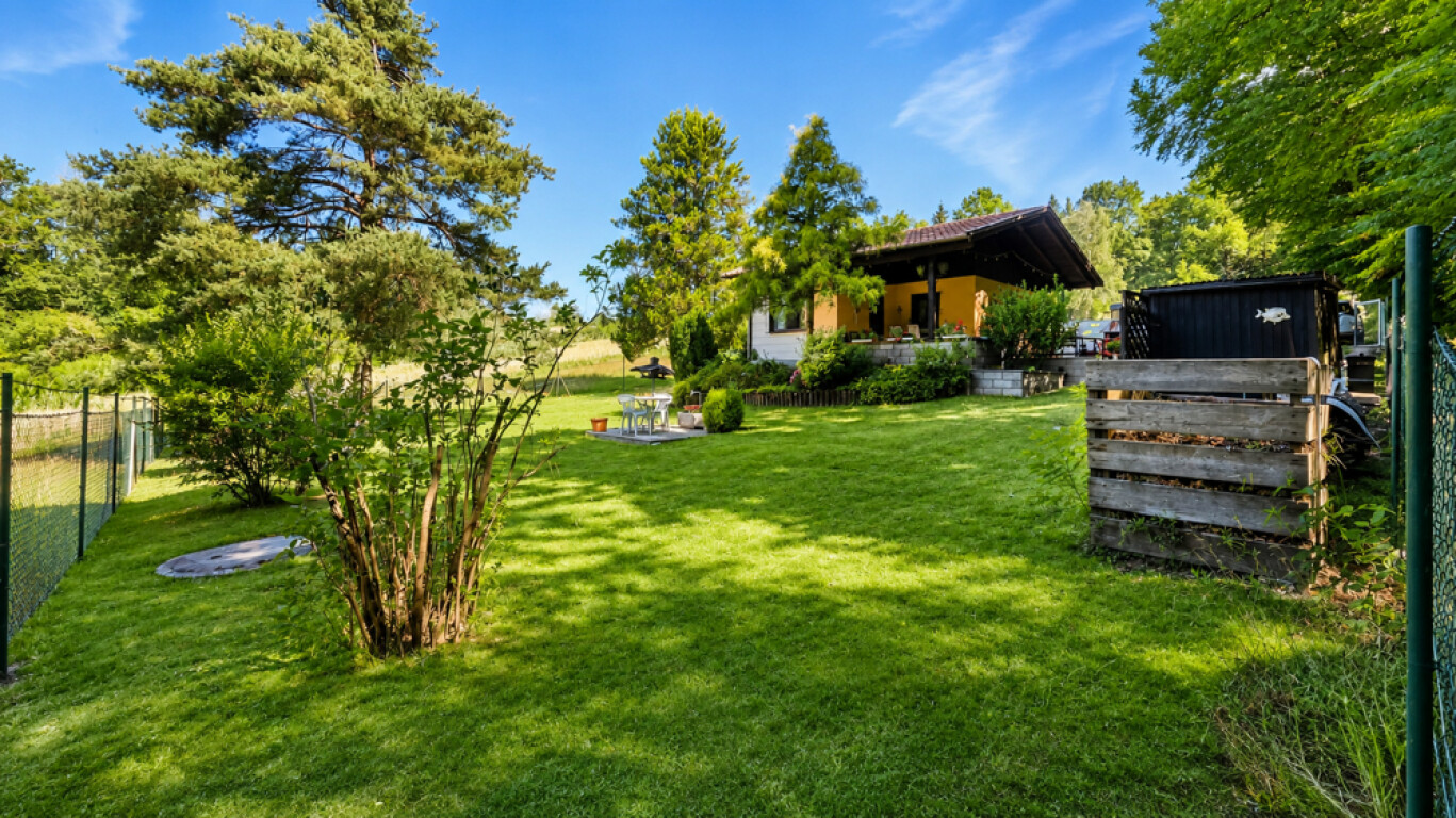 Neukirchen am Inn - Kleines Ferienhaus auf großzügigem Naturgrundstück - Autobahn deutlich hörbar!