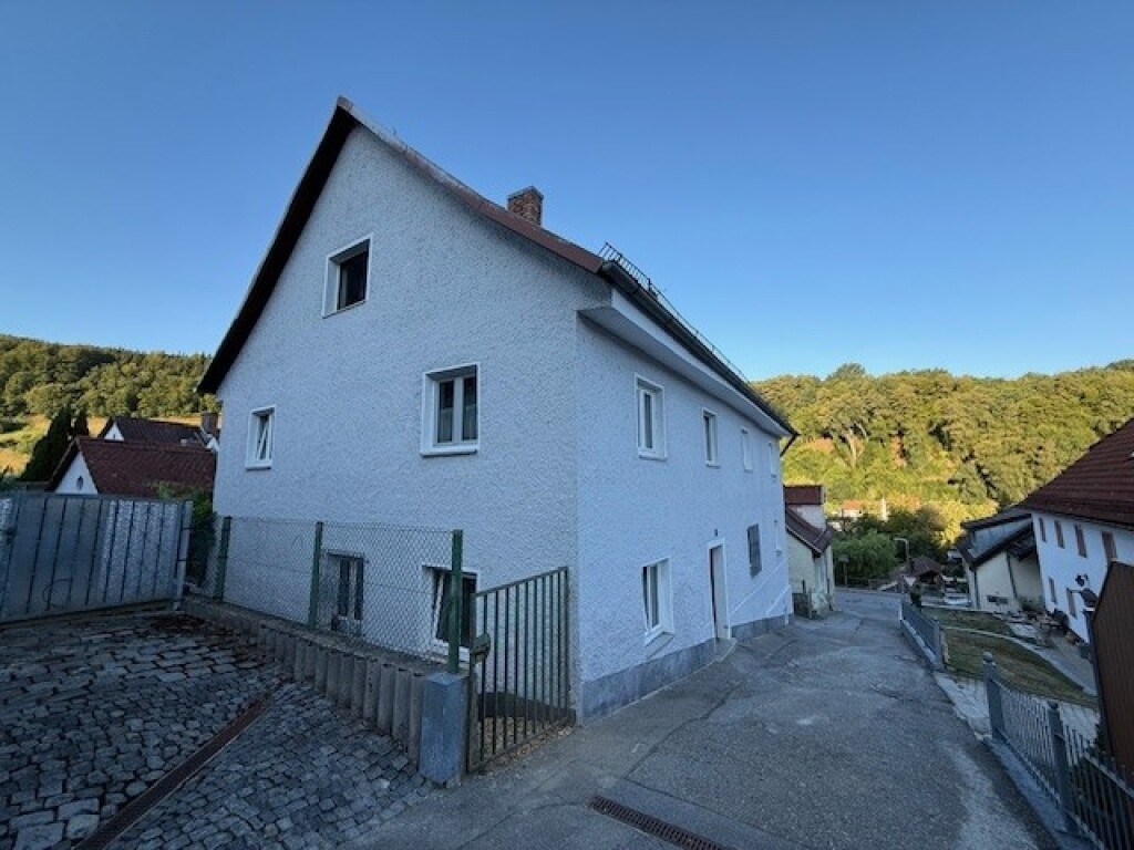 Passau - Passau-Hals: kleine 2-Zimmer-Wohnung mit separater Küche und Duschbad