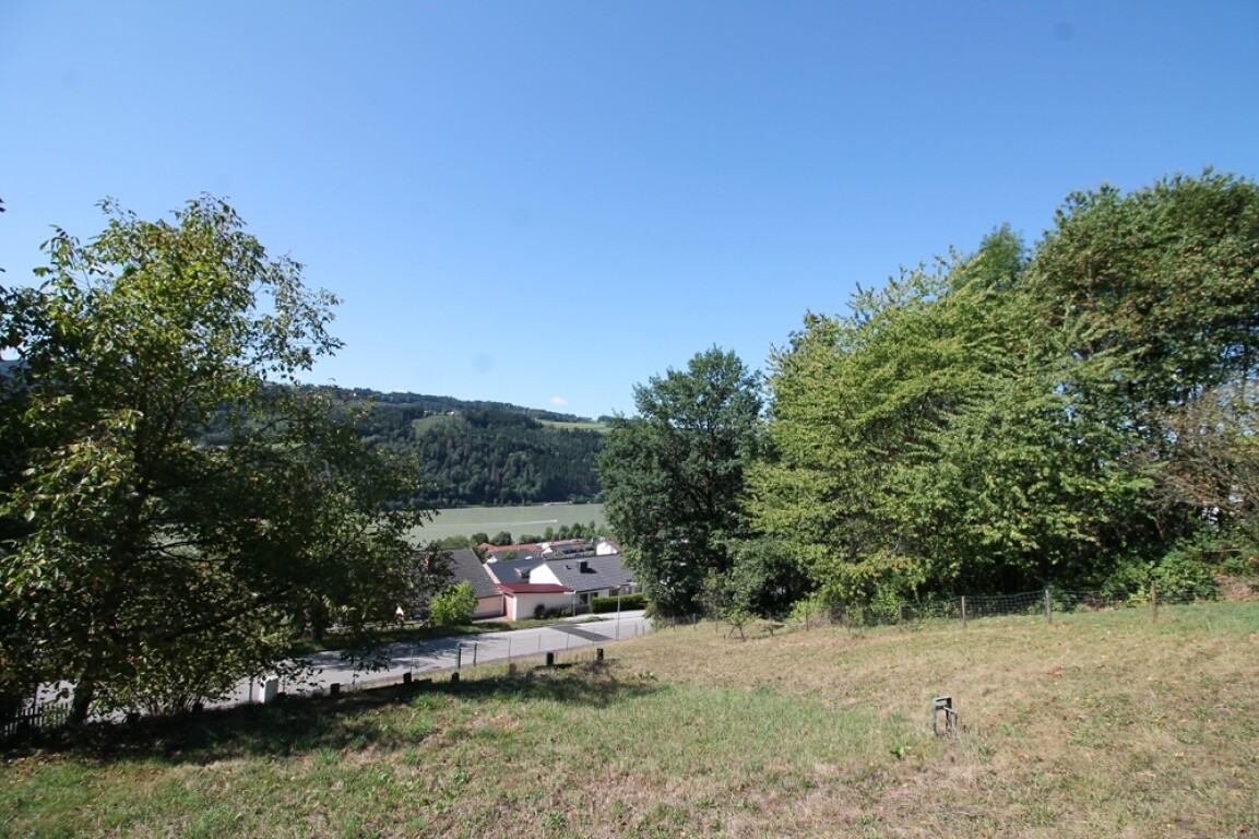Obernzell: 877 m² Baugrund – oben über der Donau - 180° Blick