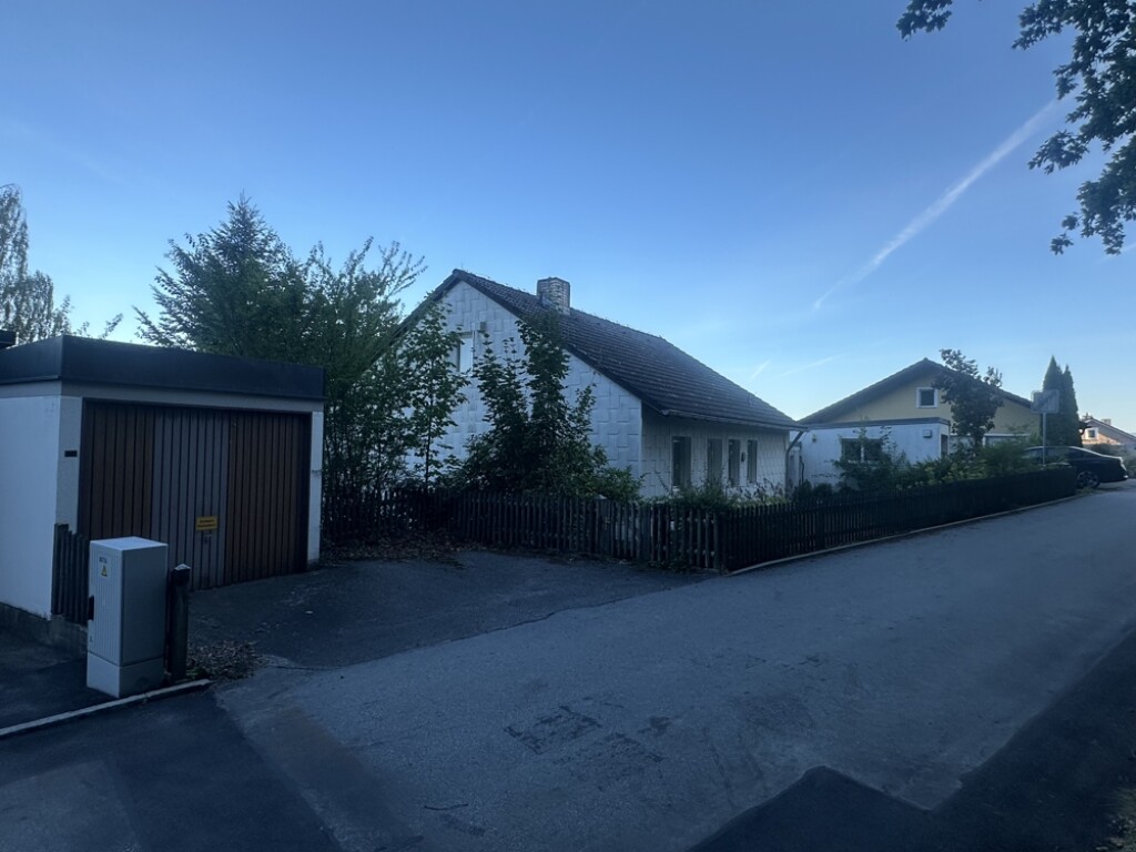 Einfamilienhaus mit Einliegerwohnung Nähe Büchlberg/Denkhof mit Fernblick/Alpenblick