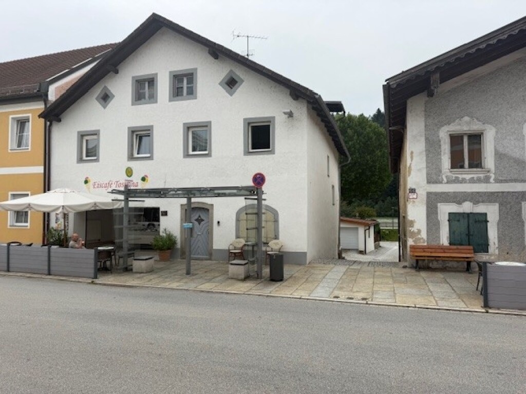 Marktgemeinde Obernzell: Wohn- und Geschäftshaus am historischen Marktplatz