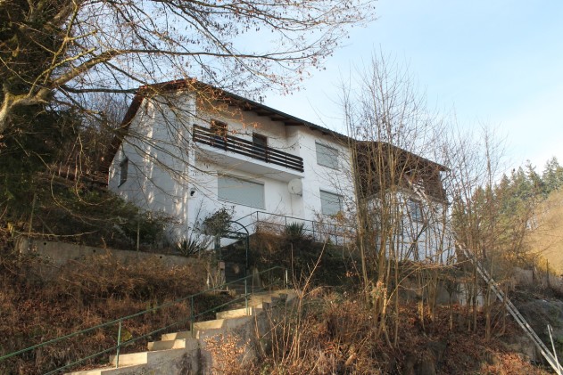Einfamilienhaus - Passau-Grubweg: Älteres renovierungsbedürftiges Einfamilienhaus am Hang