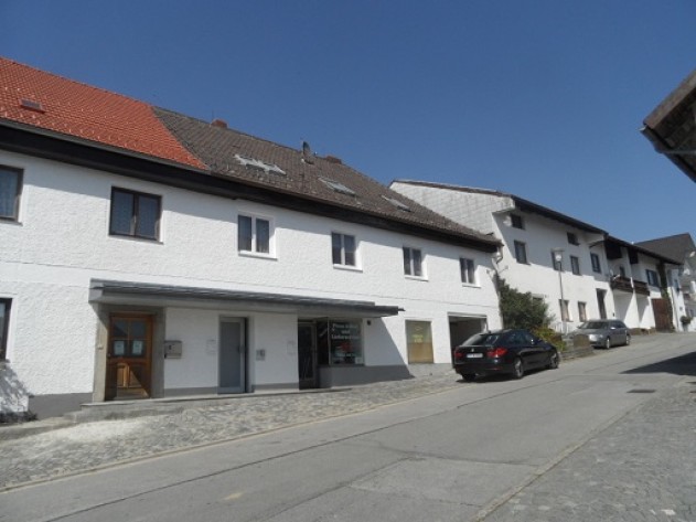 3-Parteienhaus Nähe Neukirchen vorm Wald - 3-Parteienhaus als Anlageobjekt Nähe Neukirchen vorm Wald/Oberpolling 