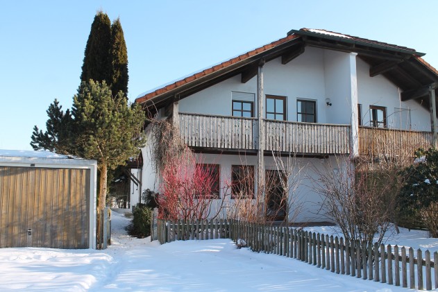 Doppelhaushälfte mit Einliegerappartement - Salzweg: Doppelhaushälfte mit Einliegerappartement