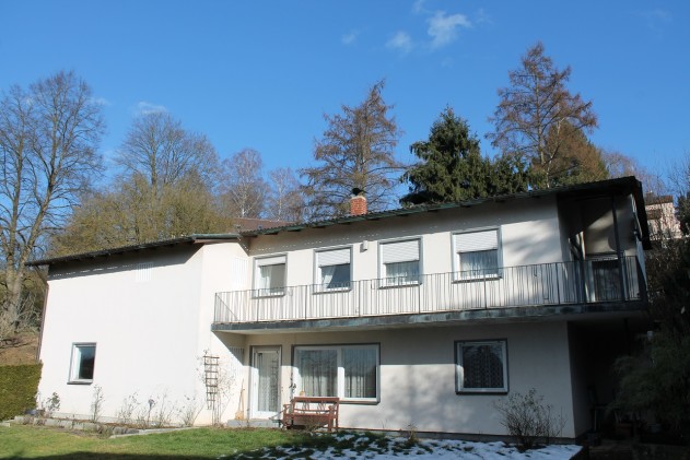 Einfamilienhaus mit Einliegerwohnung - Passau-Innstadt: Einfamilienhaus mit Einliegerwohnung aus den 60ern