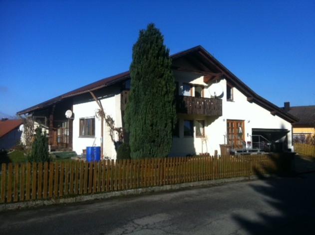 Mehrfamilienhaus - Thyrnau/Kellberg: Haus mit 3 Wohnungen in schöner ruhiger Siedlungsaussichtslage