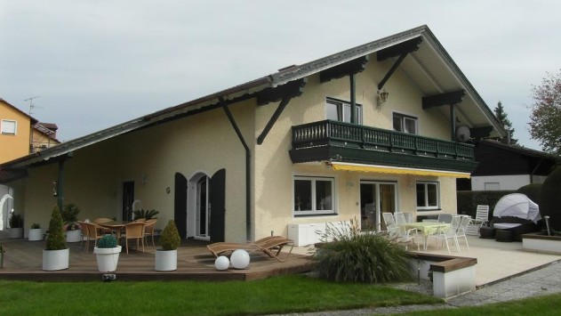 Landhausvilla - Pocking: Landhausvilla in Bestzustand mit parkähnlichem Garten