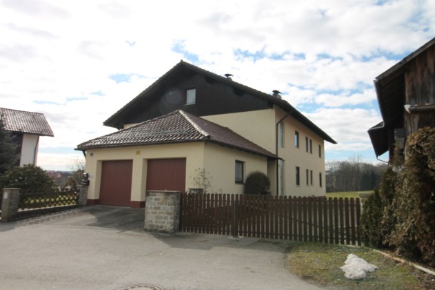 Zweifamilienhaus - Passau-Heining: Zweifamilienhaus mit 11.249 m² Grund - belastet mit Wohnrecht