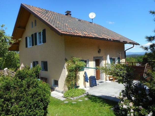 Einfamilienhaus mit Nebengebäude - Einfamilienhaus mit Nebengebäude und Fernblick in Fürstenstein