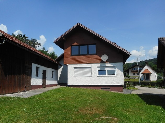 Großzügiges Zweifamilienhaus - Großzügiges Zweifamilienhaus in Haselbach Nähe Grafenau