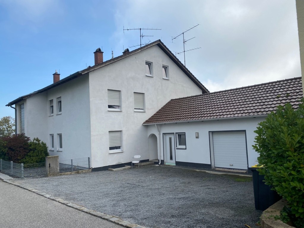 Johanniskirchen - Johanniskirchen 5 - 6 Parteienhaus mit EBK´s, Tageslichtbädern und eigenem Teich