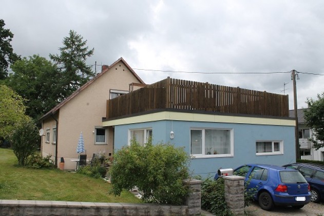 Wohnhaus mit Anbau - Wohnhaus mit Anbau und 1.358 m² Grund, ideal für Wohnen und Arbeiten oder Großfamilie